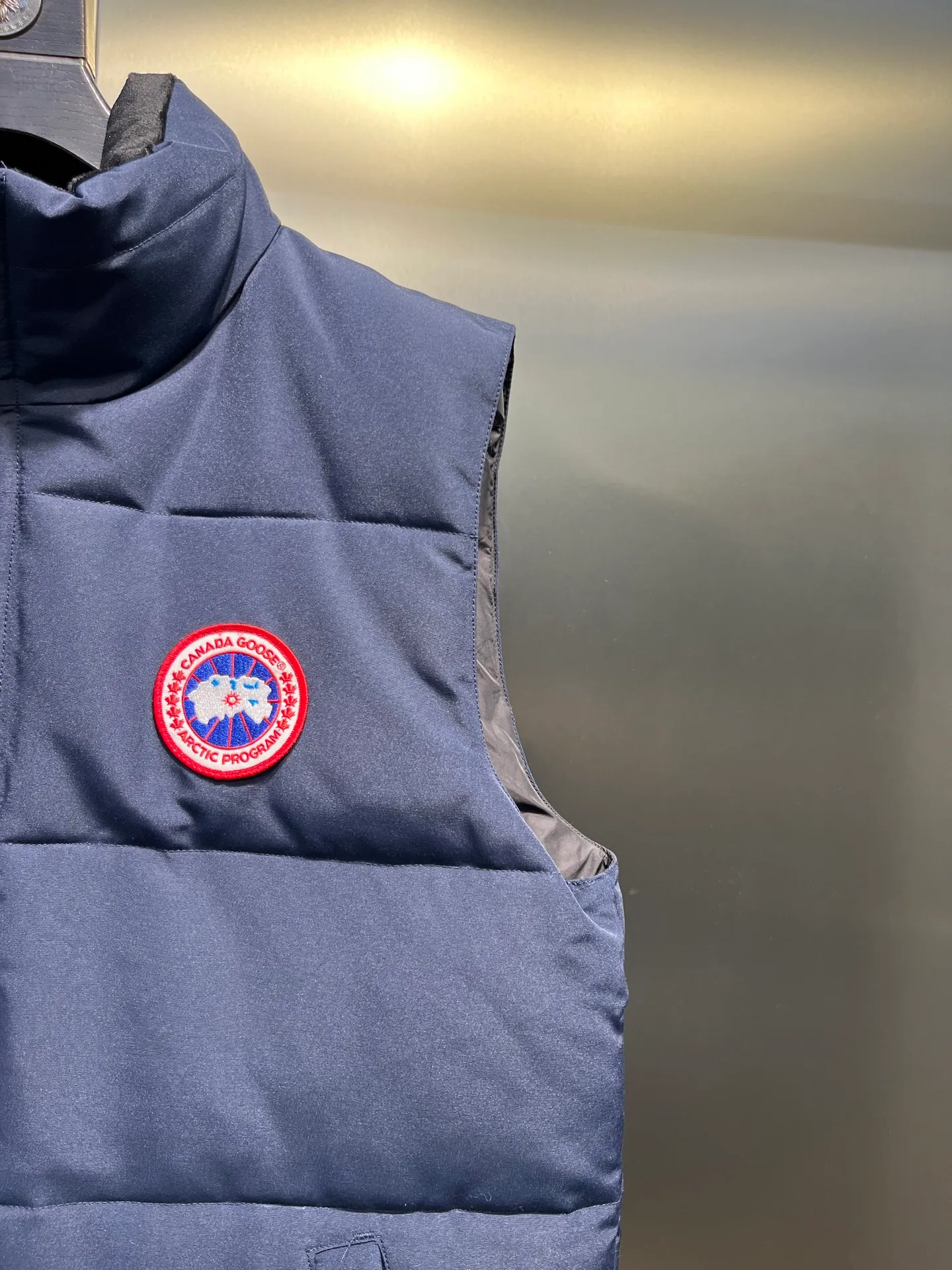 P380 🇨🇦Canada Goose""🇨🇦🌟 Garson down vest has always been recognized as the warmest down jacket. Various Instagram celebrities, Internet celebrities, and celebrities often wear it for street photos. I make Canada Goose every year, but I still can't get rid of my love for it. No matter how cold the days are, there is no need to be afraid, because there is! Filled with 90% white duck down, it is the legendary warmest down jacket and is known as a must-have for Arctic outdoor sports! The most popular down jacket in the world, celebrities are rushing to buy it, it is a must-have!  Size: XS to 2XL